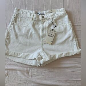 ZARA MOM WHITE SHORTS , HIGH RISE